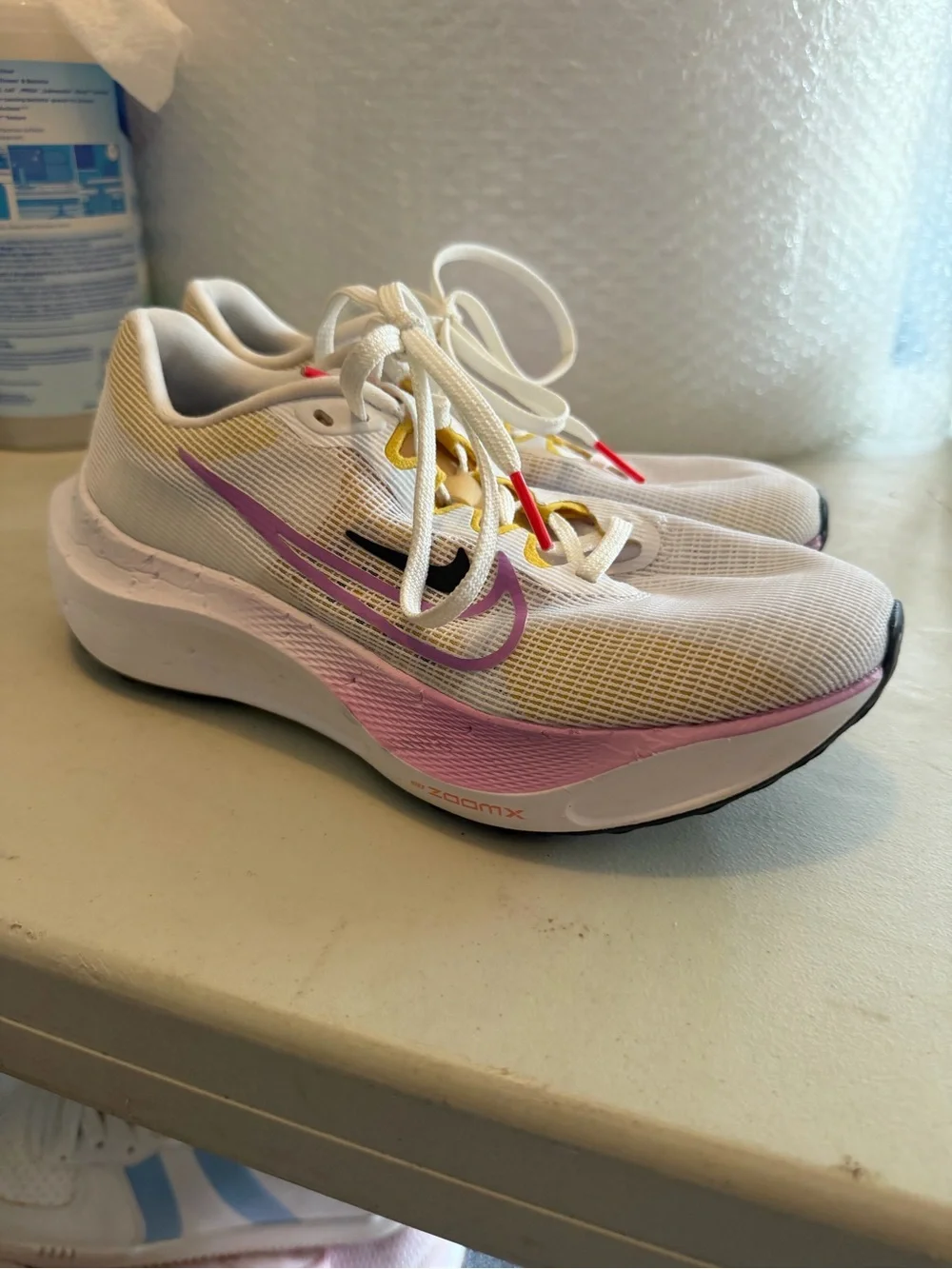 Nike women’s size 7 Zoom Fly multi color dog tooth marks